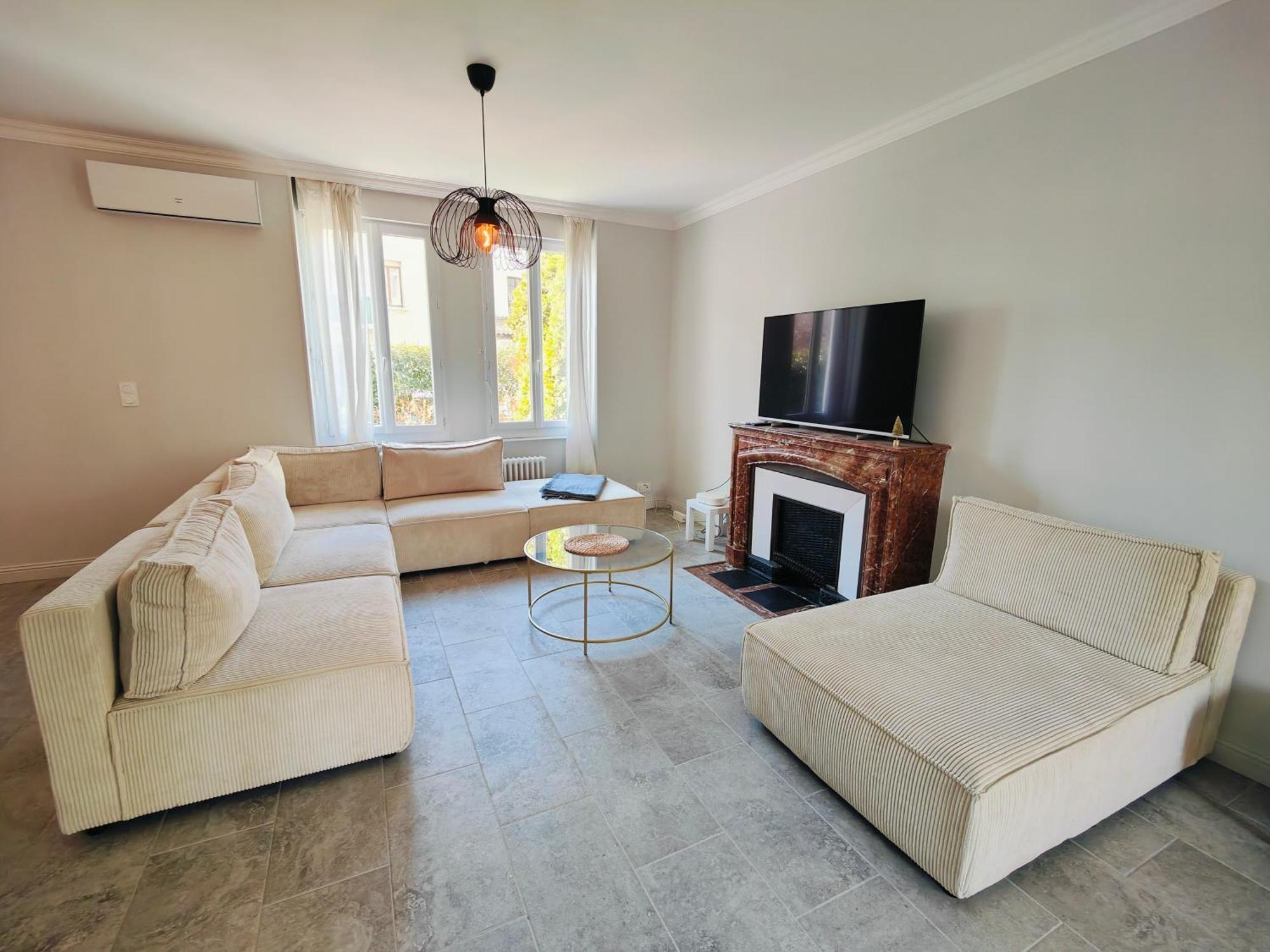 Self-checkin Town House - To Rent In A Beautiful Modern Town House - Not A - Location De Avec Arrivee En Autonomie - Extra Fee For Sheets And Towels - Private Parking - Check Your Plateform Inbox And Follow Check-in Instructions Saint-Romain-en-Gal